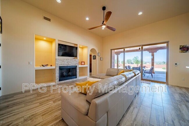Building Photo - 335 Latigo Way