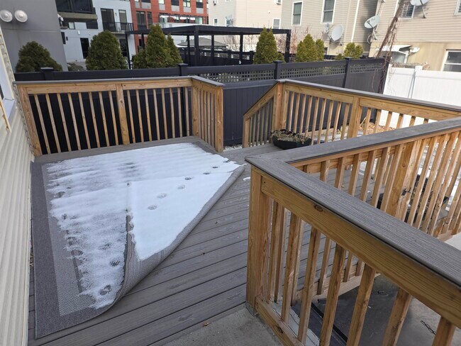 Building Photo - 146 Clarke Ave