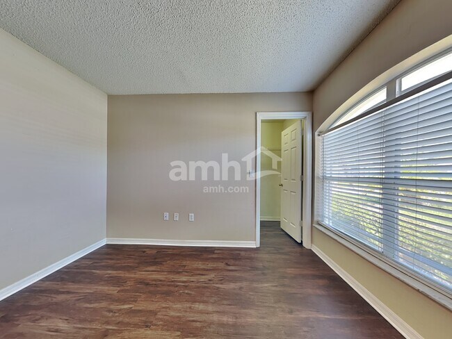 Building Photo - 10250 Peoples Loop