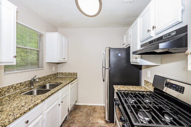 Building Photo - 1505 Chelsea Downs Dr NE