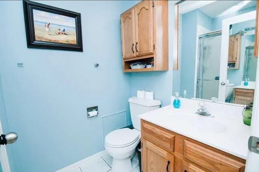 Building Photo - 7302 Gladstone Dr