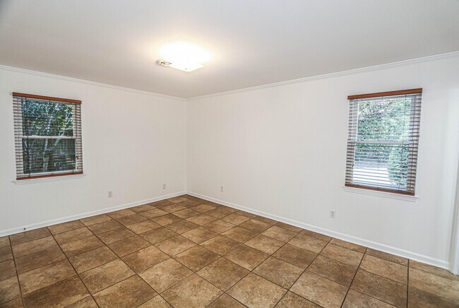 Building Photo - 3932 Creekwood Ln