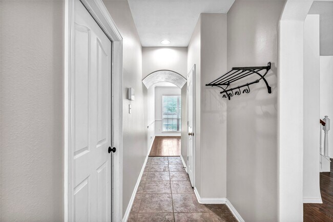 Building Photo - 3 Renoir Trail Pl