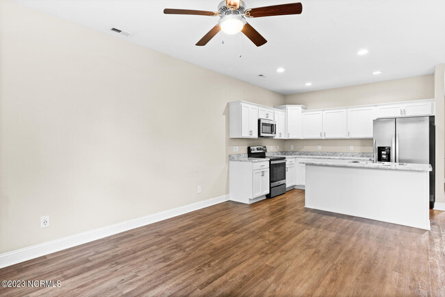Building Photo - 202 N Stingray Ln