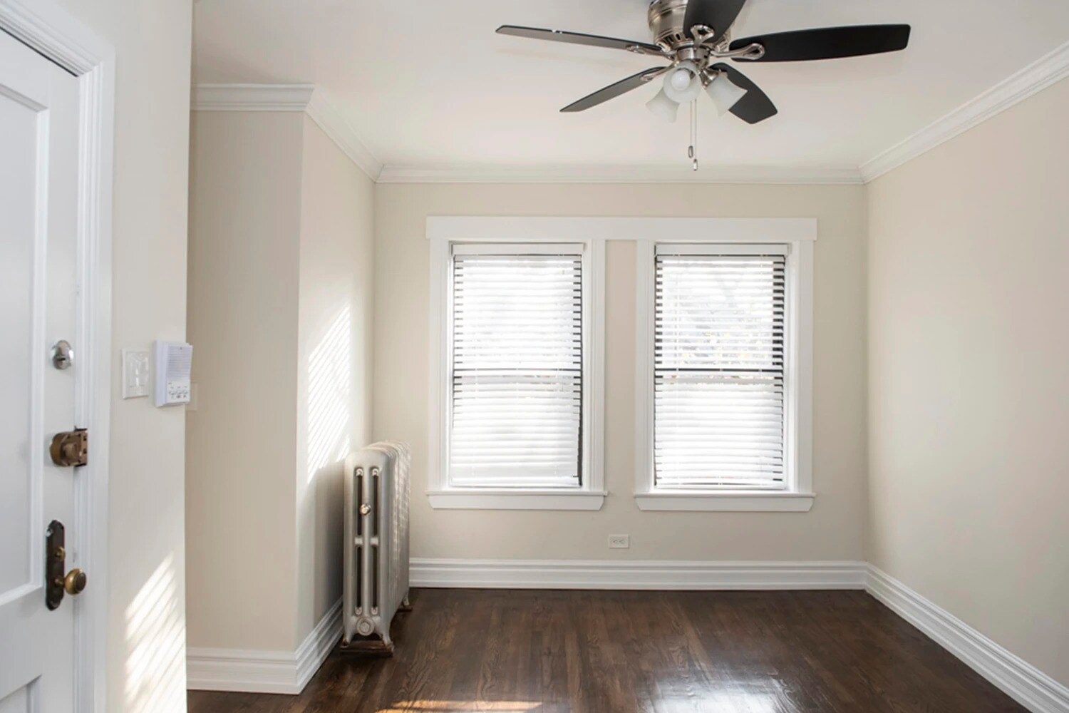 Building Photo - 1056 W Lill Ave