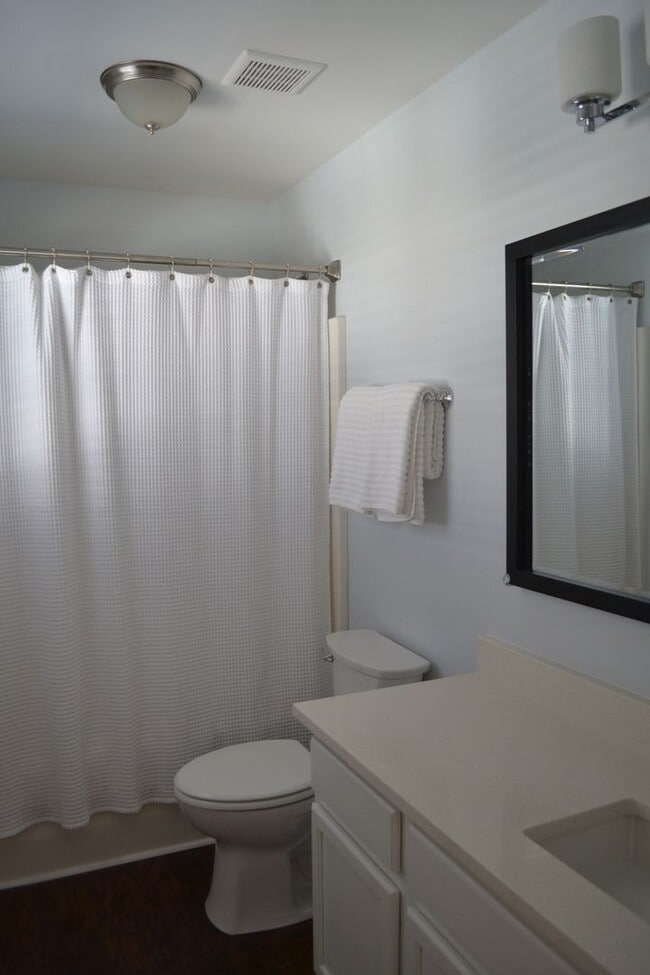 Building Photo - Charming 2BR Townhome in Charlotte