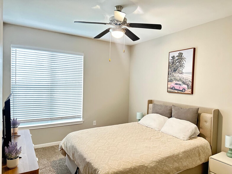 Building Photo - 10333 Research Forest Dr