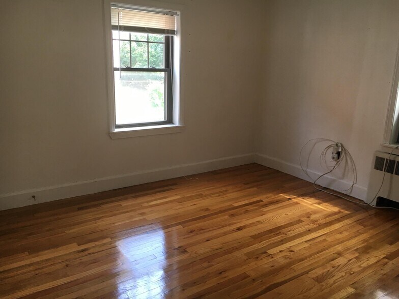 Building Photo - 15 Beechcroft St