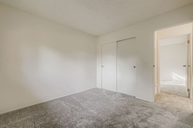 Building Photo - Fully-Remodeled 3 Bed 2.5 Bath Kirkland Home!