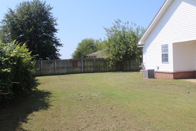 Building Photo - 3 Bedroom, 2 Bath Home in Riverside School...