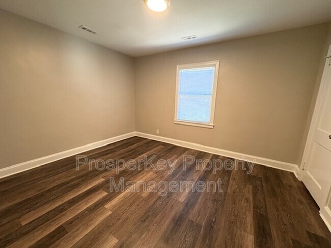 Building Photo - 4617 Rosemont Dr