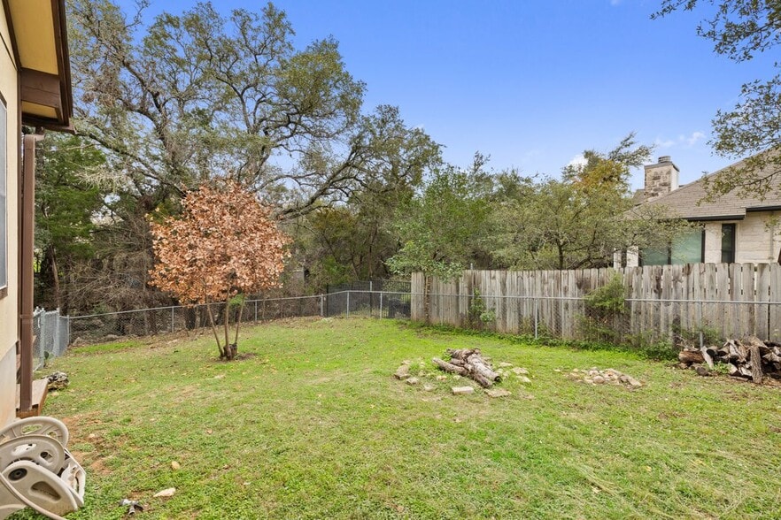 Building Photo - 1301 S Quinlan Park Rd