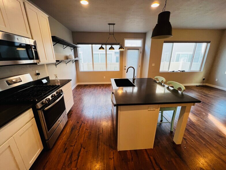 Building Photo - 15194 S Tack Way