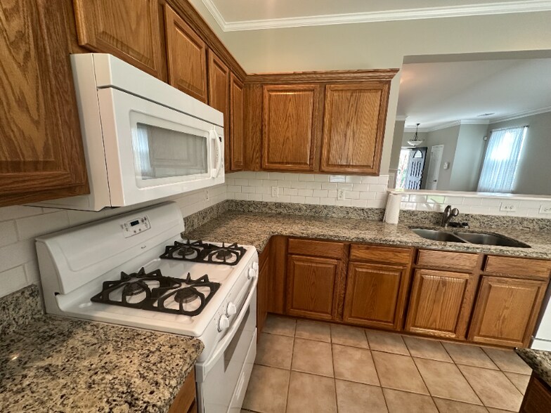 Building Photo - 59 Silver Maple Ln
