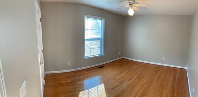 Building Photo - AVAILABLE NOW! 3 Bedroom 2 Bath Home on over 1 Acre in York with Clover Schools