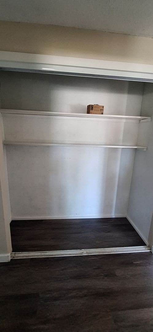 Building Photo - Single level pet friendly home - Move In Special