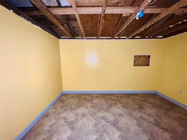 Building Photo - 6507 Longview St