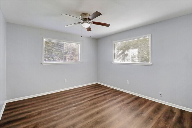 Building Photo - 238 Sleepy Hollow Dr