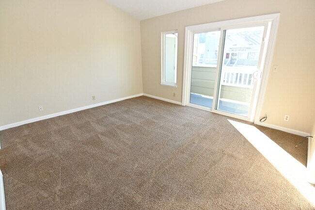 Building Photo - Nicely upated 2 Story Townhouse at Mansion Park with 2 Master Suites.