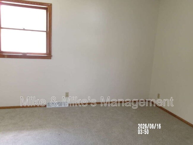 Building Photo - 18620 Midland Pl