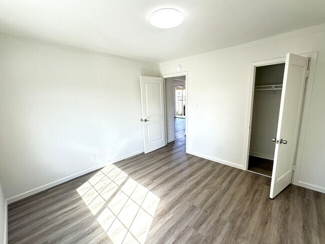 Building Photo - Ready For Move in~ 2BEDS/1BATH HOUSE FOR RENT W/Laundry Hook-Ups!