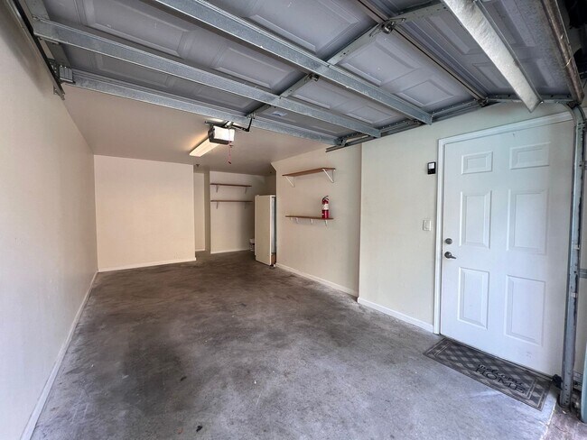 Building Photo - Perfect apartment waiting for you!