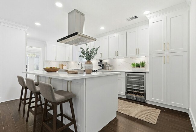 Building Photo - 2410 Del Norte St