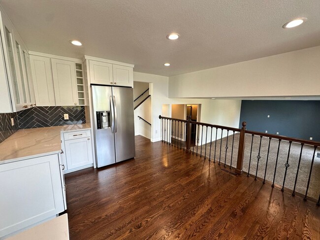 Building Photo - Stunning large 3 bedroom home in West Aubu...