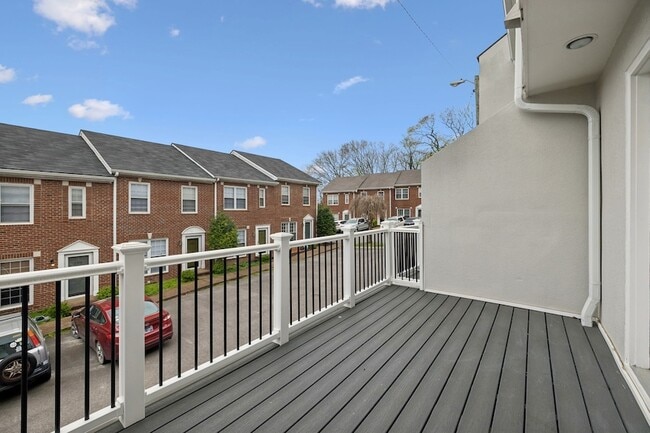 Building Photo - 219 Fairmont Ct