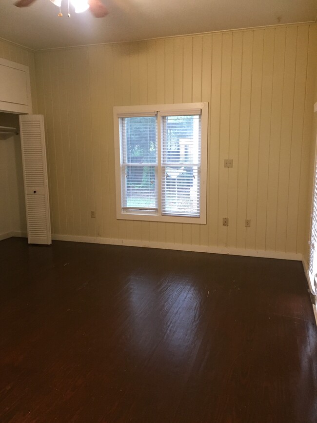 Bedroom w/wainscoating on walls - 1520 S Louisiana St