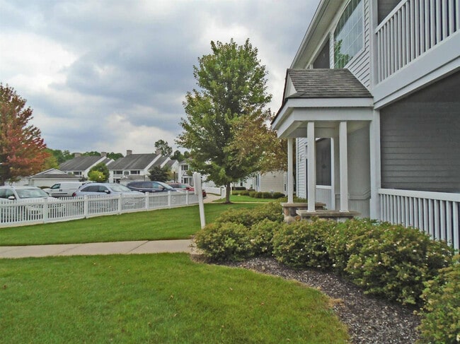 Building Photo - 2800 S Knightsbridge Cir