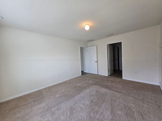 Building Photo - 4  bedroom 2 bath Home for Rent  in the He...