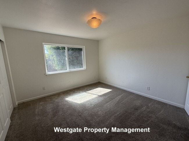 Building Photo - 864 Crinella Dr