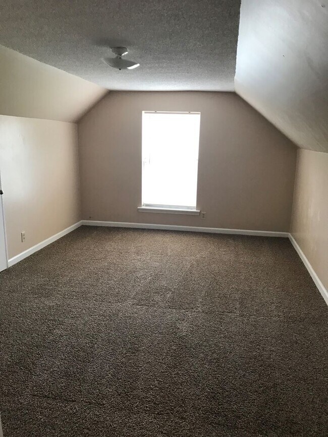 Building Photo - 2563 Carriage Dr