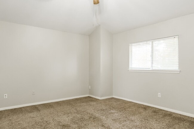 Building Photo - 8002 Scarlet Tanager Dr