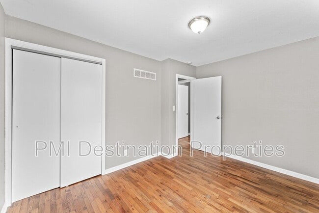 Building Photo - 1503 W 21st Terrace