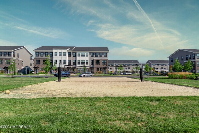 Building Photo - 14 Midway Rd S