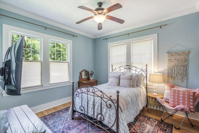 Building Photo - 4041 Pine Hill Dr