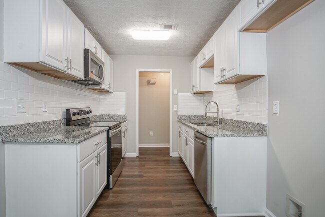 Building Photo - 3137 Glen Hollow Dr
