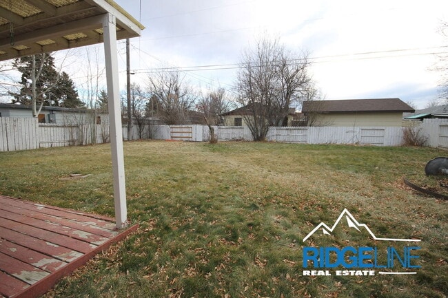 Building Photo - 204 19th Ave NW