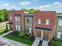 Building Photo - 1001 Lifford Ln