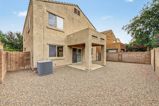 Building Photo - 6135 E Paradise Ln