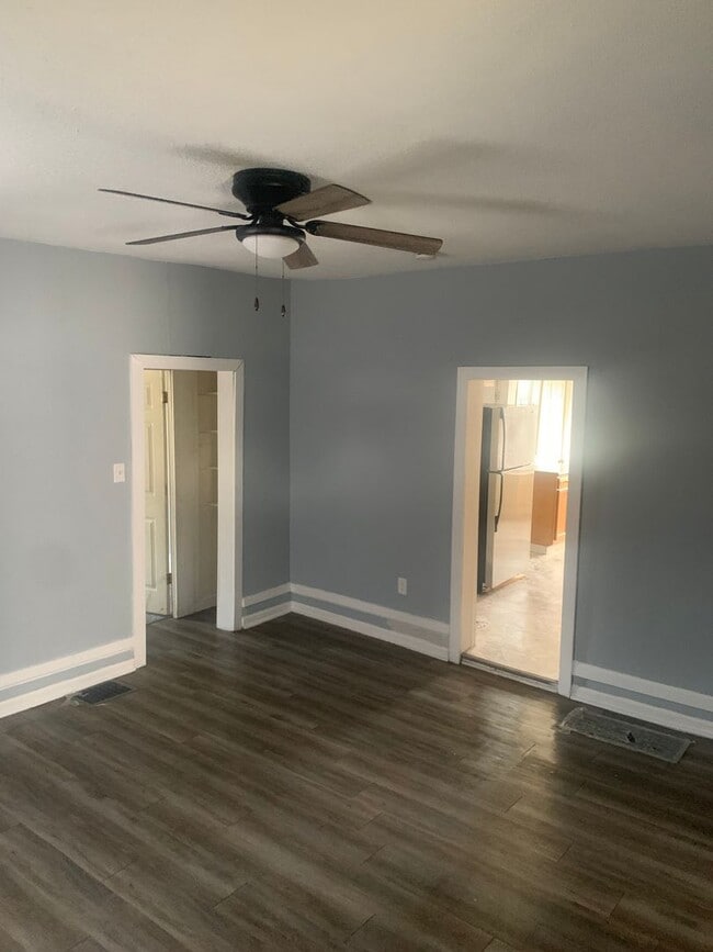 Building Photo - 618 S 14th St