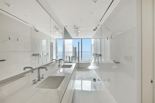Building Photo - 300 Biscayne Blvd Way