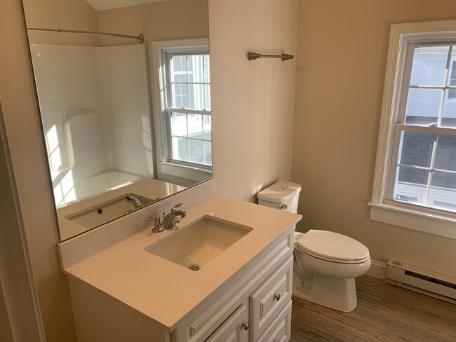 Building Photo - 129 Kenoza Ave