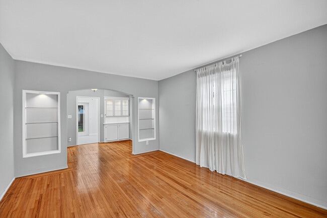 Building Photo - 2817 Poinsettia Ave