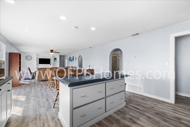 Building Photo - Stunning 4-Bedroom, 3-Bath Waterfront Home in Choctaw Beach – 140ft of Bayfront Bliss!