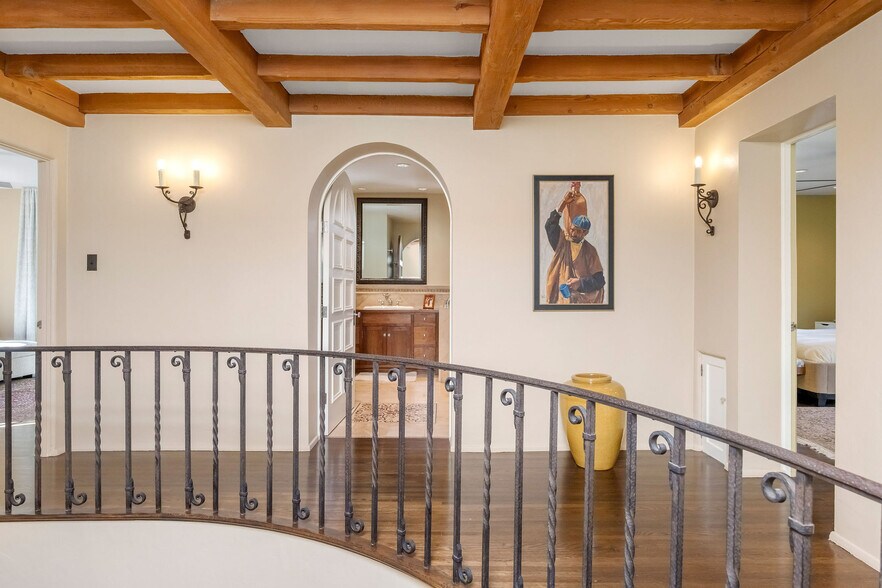 Building Photo - 500 N Las Palmas Ave