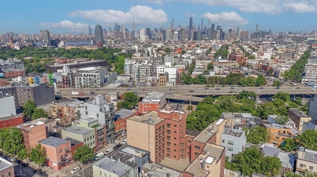 Building Photo - 444 Graham Ave