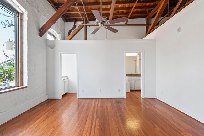 Building Photo - 285 E Stuart Ave
